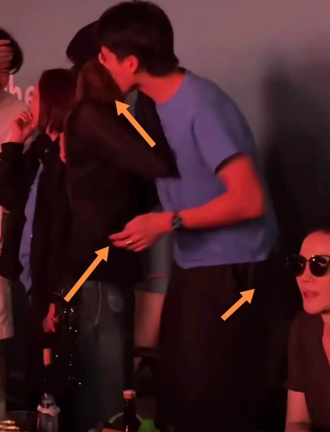 王菲兰衣T恤朋友与女友热乎画面。