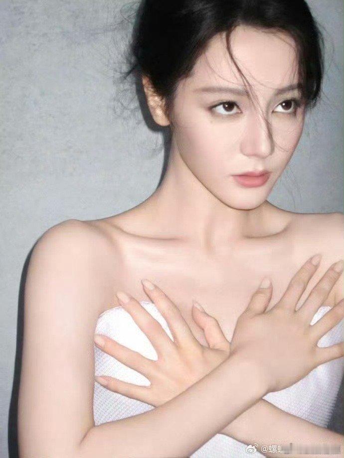 谁给迪丽热巴开的美颜热巴美颜开太大了吧！[允悲] 原相机直出就够美了，这滤镜都快