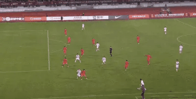 越南足球已经全面超越国足了！看看越南的颈进步，这不是一小步了，而是直接跳过去了！