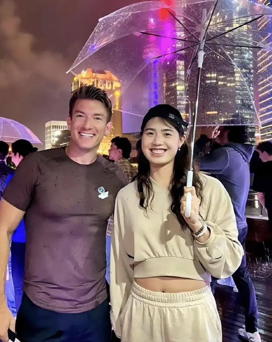 被张雨霏的这张合照给甜到了！不得不承认的两个事实：

1. 张雨霏这小妹子啊，可