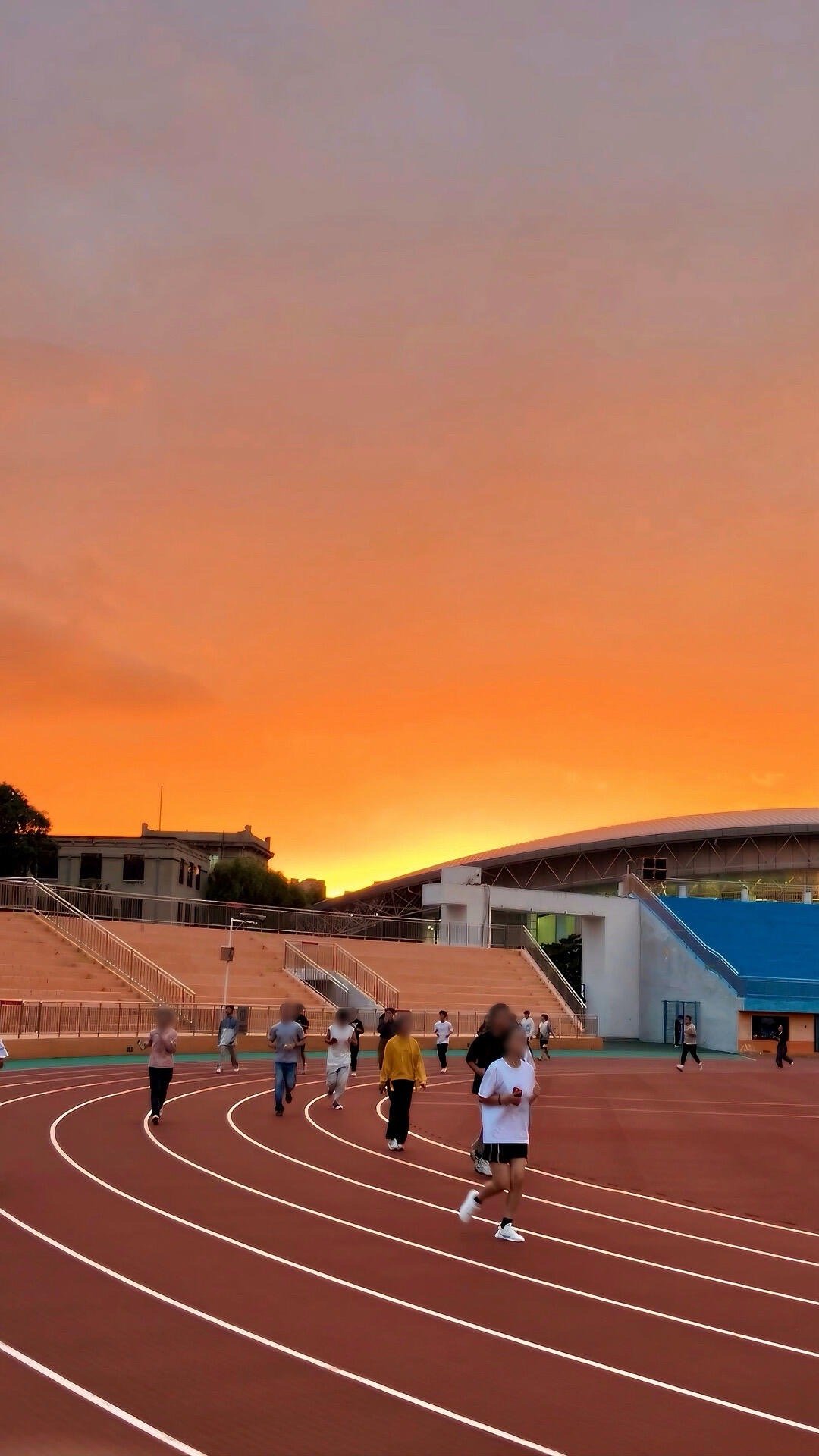 开学第一周vs开学第二周我本想当个少数派惊艳所有人，结果开学第二周发现，原来大家