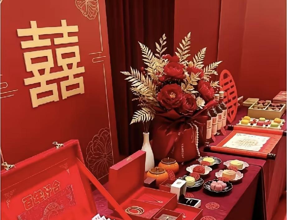 我女儿意外怀了孕，男方家人上门谈亲事，我心里满是紧张和忐忑。
 
女儿低着头，双
