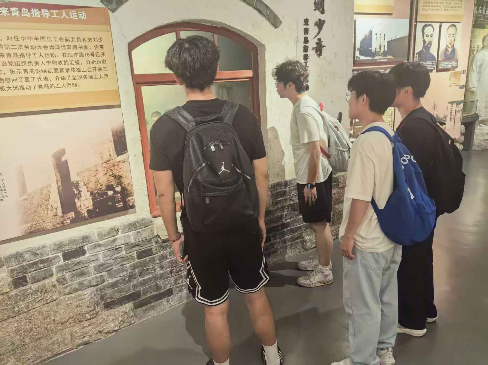 三下乡三下乡曲阜师范大学社会实践 为进一步挖掘地方红色资源、传承胶东革命精神，2