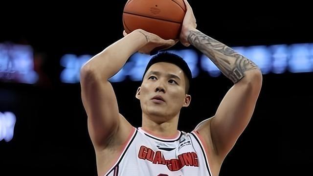 赵睿转会广东，对方俱乐部提了个条件。
必须带上曾繁日。
广东队的目标是赵睿。
曾