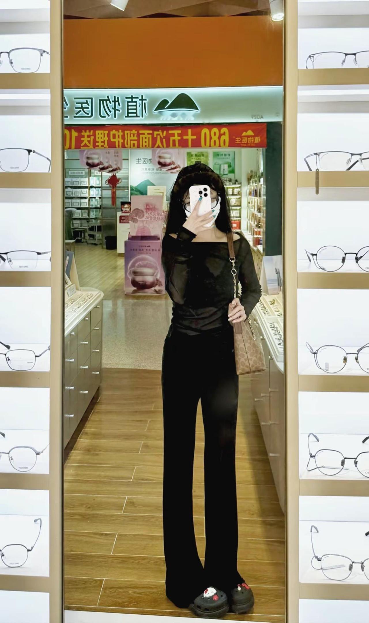最近不是看起来瘦了 是真的瘦了 永远为自己着迷