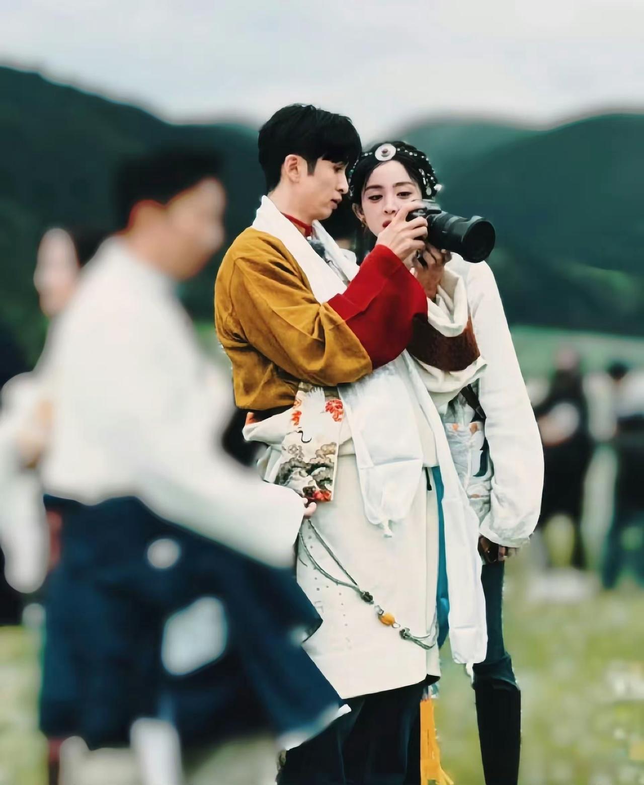 这么说吧，古力娜扎和张云龙这俩人，最近有点好磕。

不是那种明晃晃的秀，是藏在生