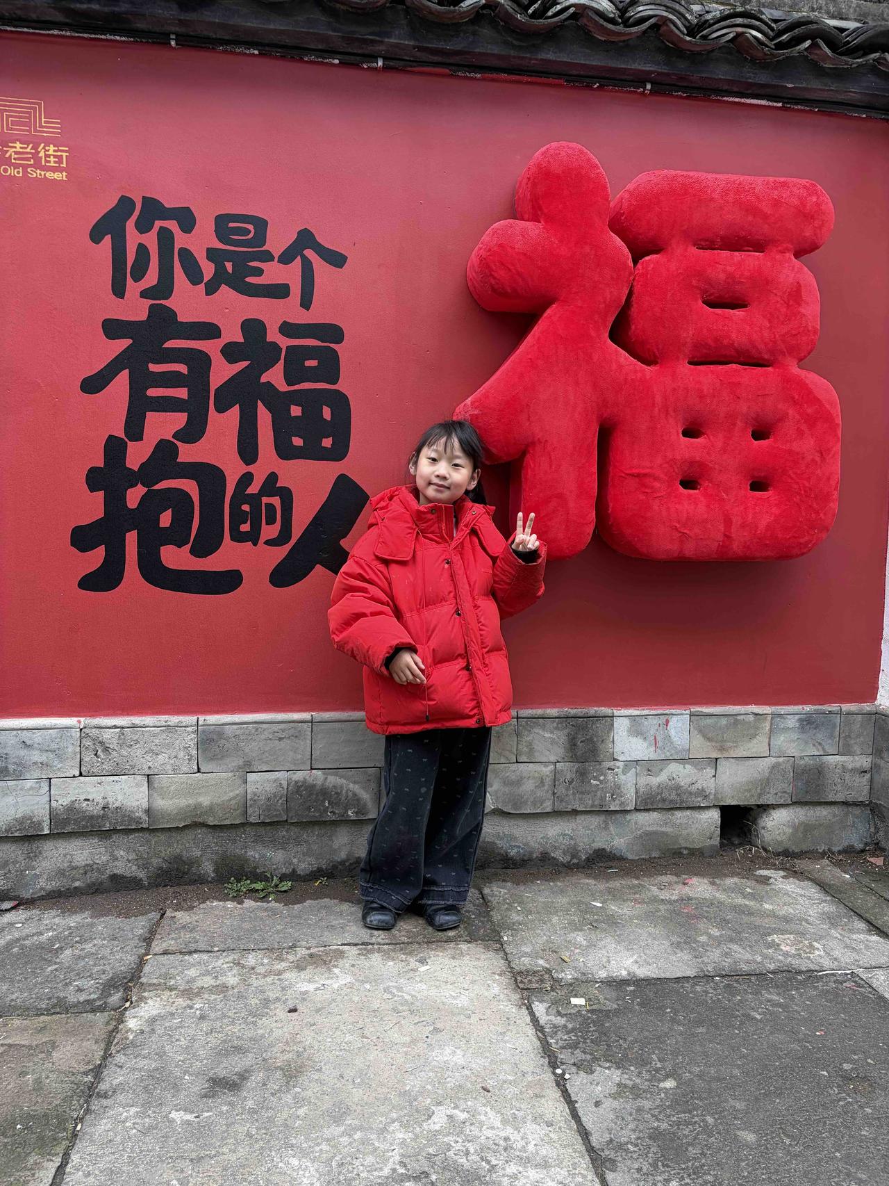 正月十五为啥叫元宵？核心在于字义与节令。“元”指农历正月，“宵”是夜晚，正月十五