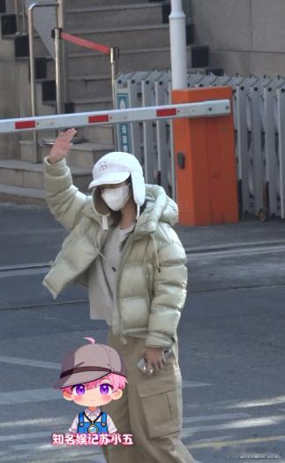 李兰迪央视春晚第四次联排 李兰迪央视春晚第四次联排，看着好暖和！ 