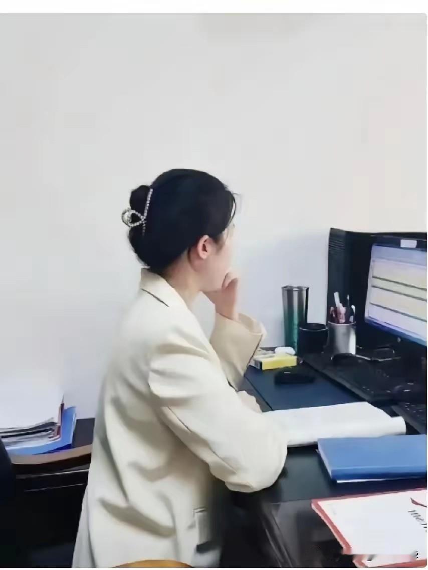 现在身材好，颜值高的女人真不少。
     我侄女今年28了，毕业于清北大学，前