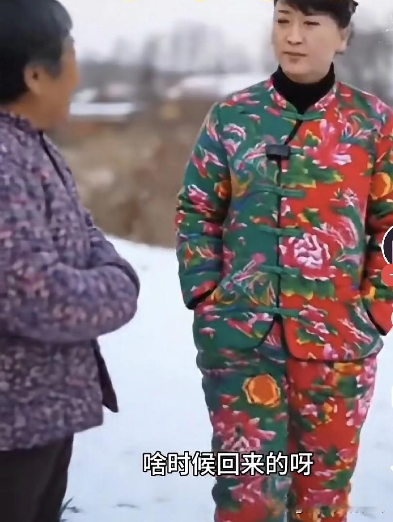 闫学晶在节目里被问起近况，一番对话让人忍俊不禁。“啥时候回来的呀？”“前几天。”