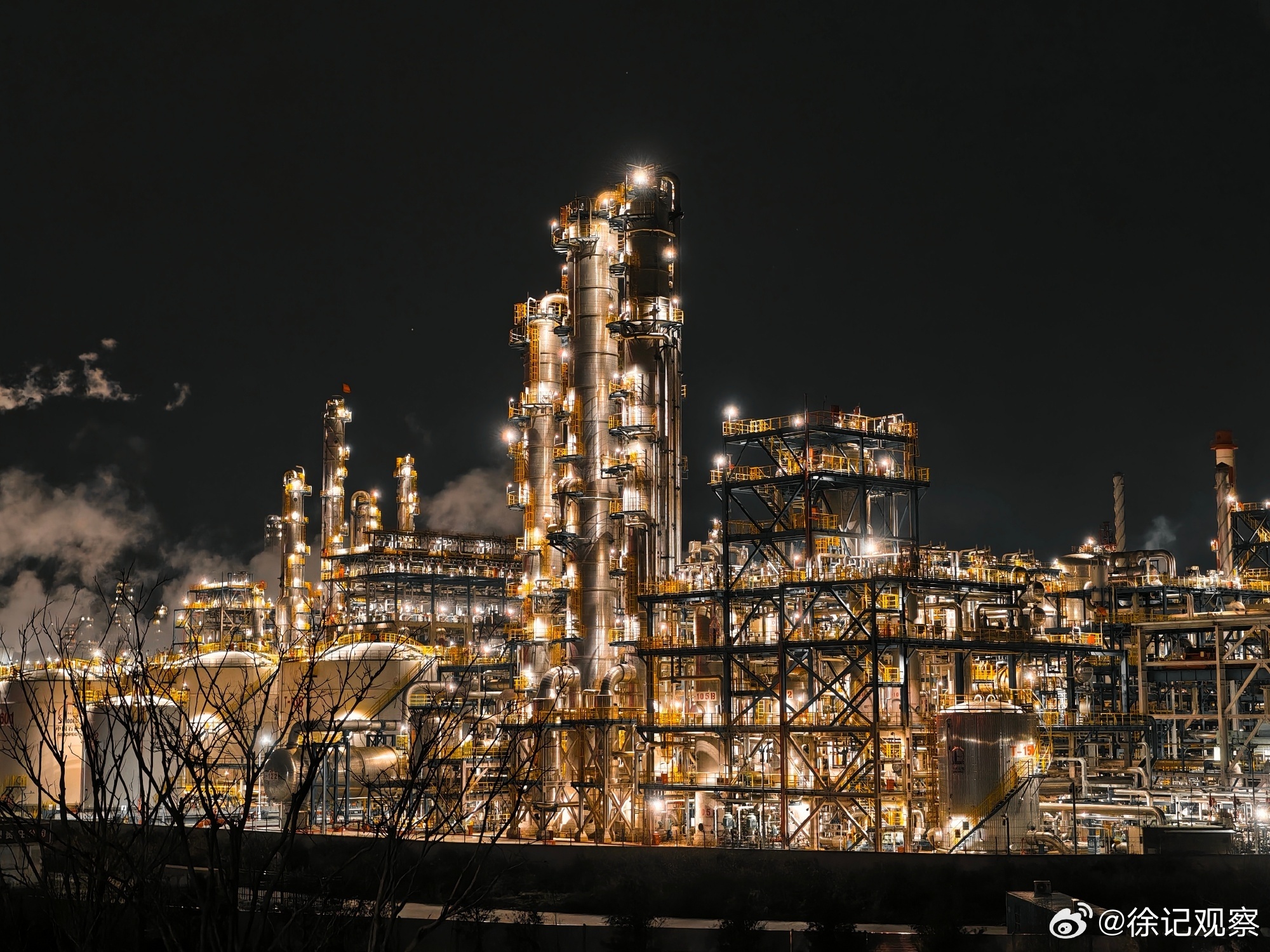 高质量发展浙里行宁波最美的夜景之一，镇海炼化。独属于中国人的工业浪漫。飞驰人生3