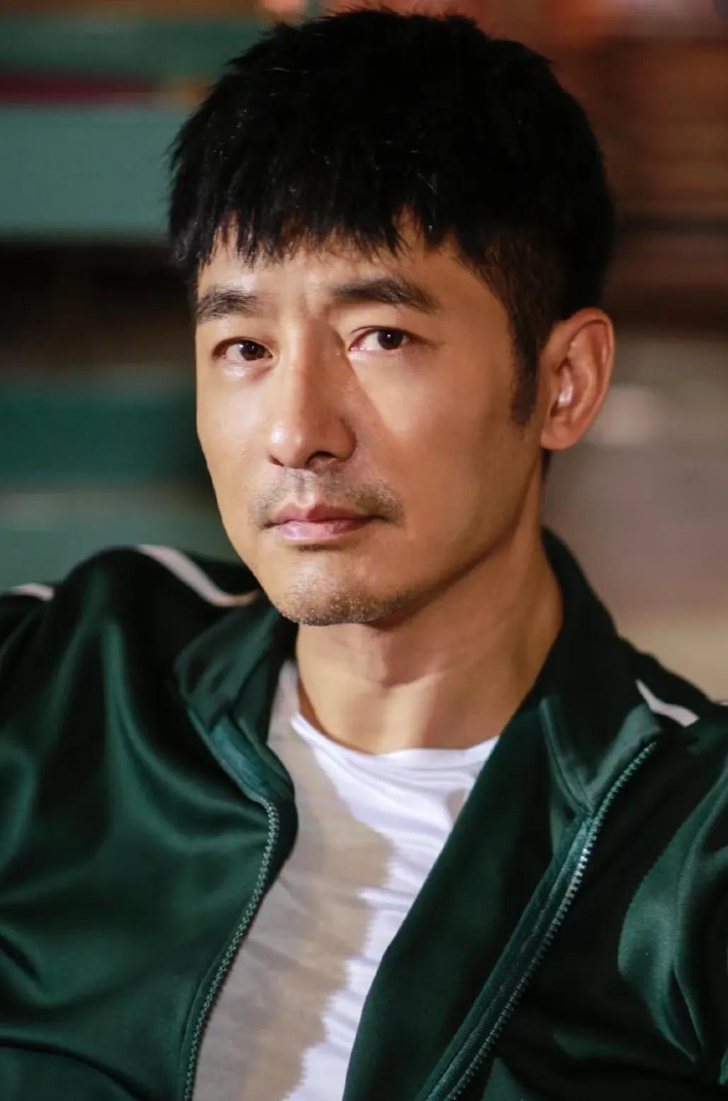 郭晓东的家庭人物关系


1、妻子，程莉莎，47岁，演员，代表作《最后的格格》，