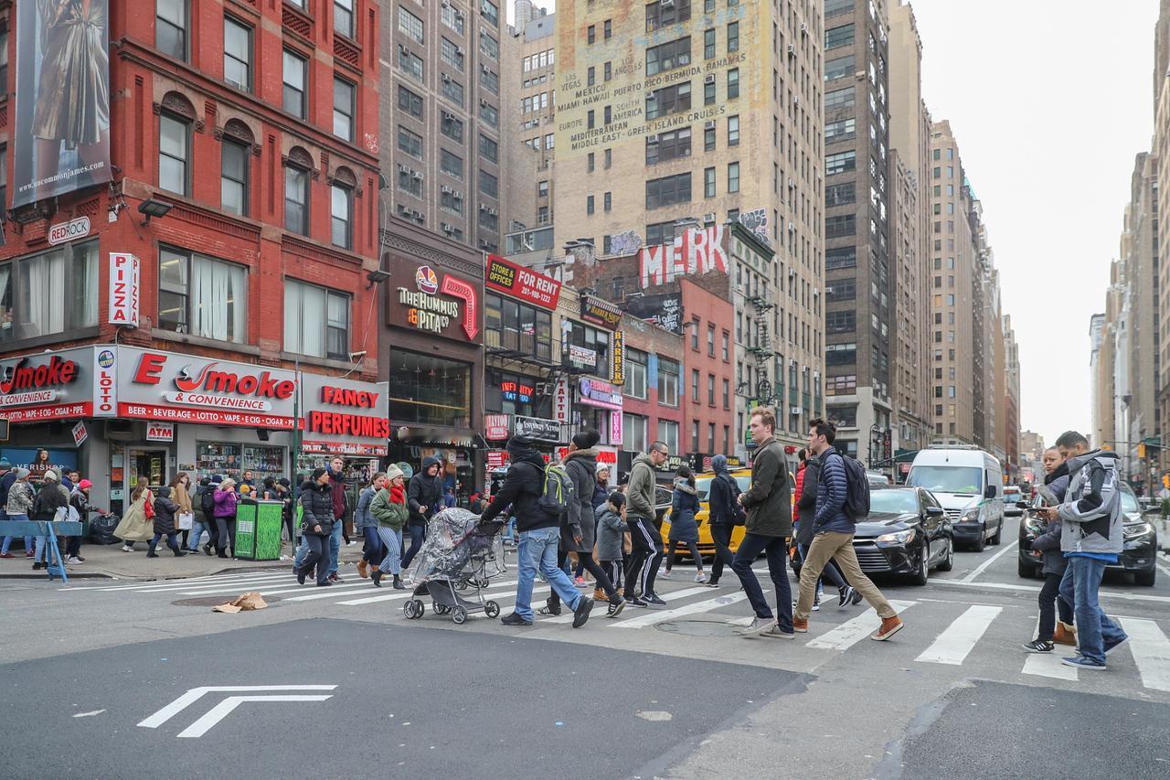 82万中国人移民美国，为什么都只拿绿卡，不入籍？

在美国生活的中国人当中，有8