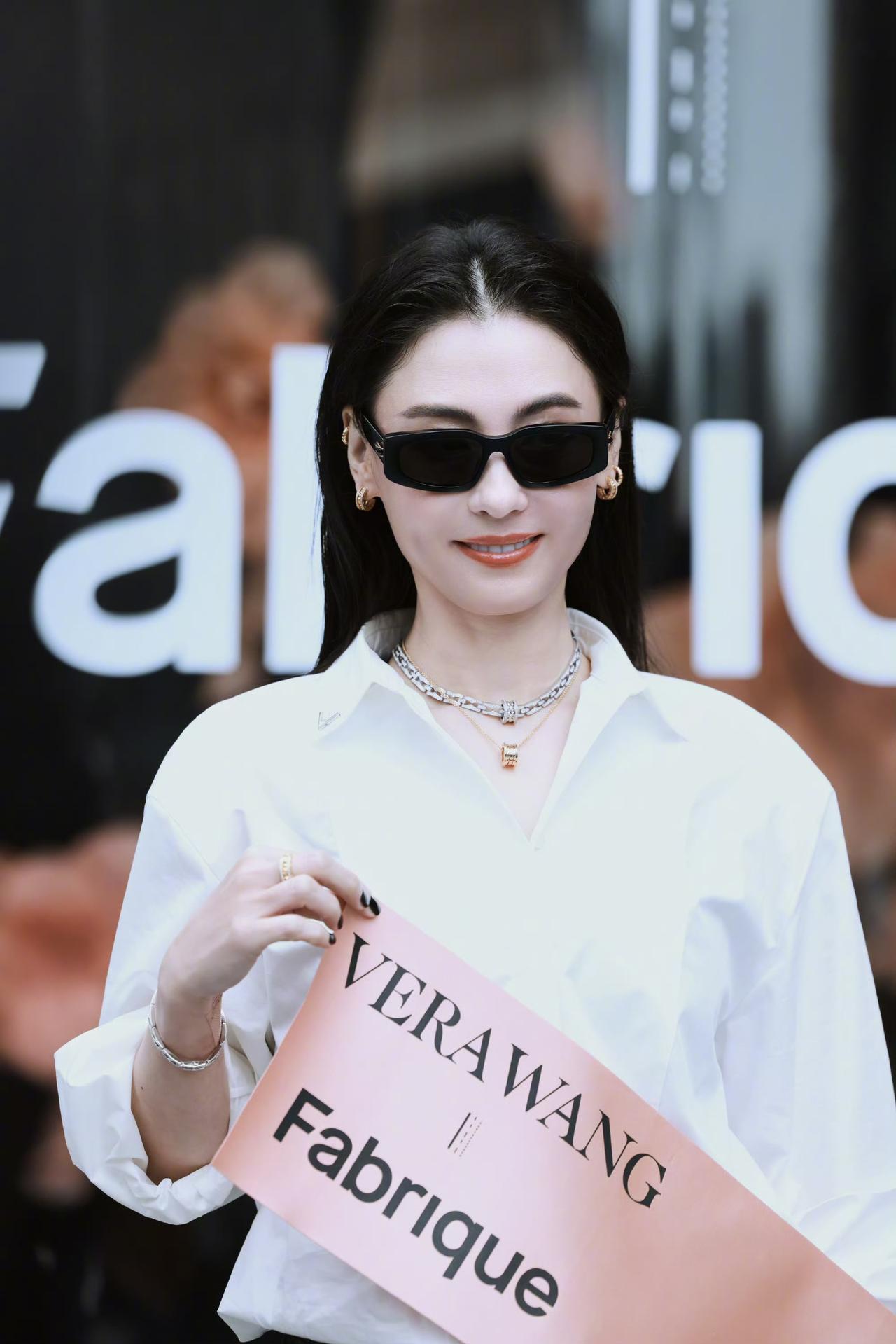 在春日里和张柏芝 见面[耶]