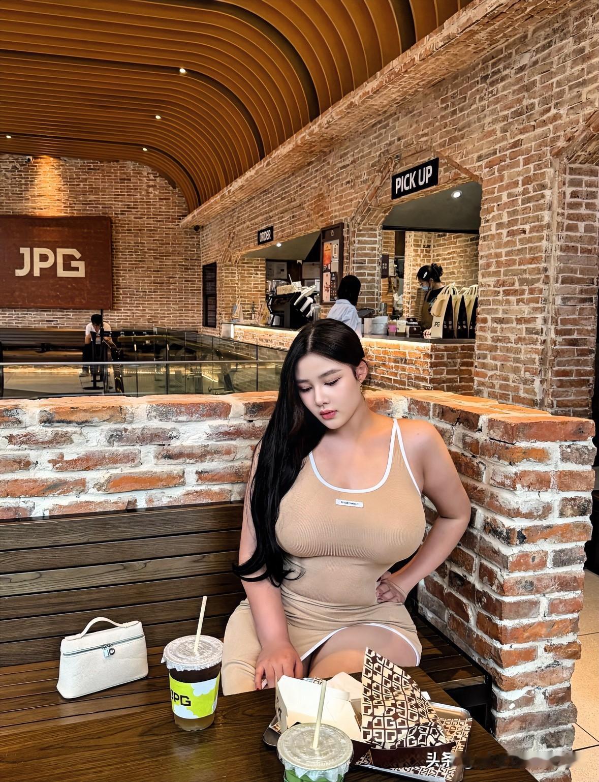 打卡网红咖啡馆☕️