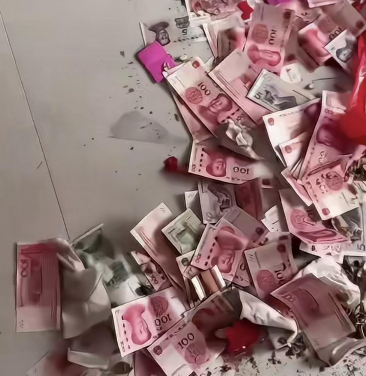 我想每天都这样扫地
不知道这个愿望能否实现
结婚第二天早上要让新娘扫地，新郎直接