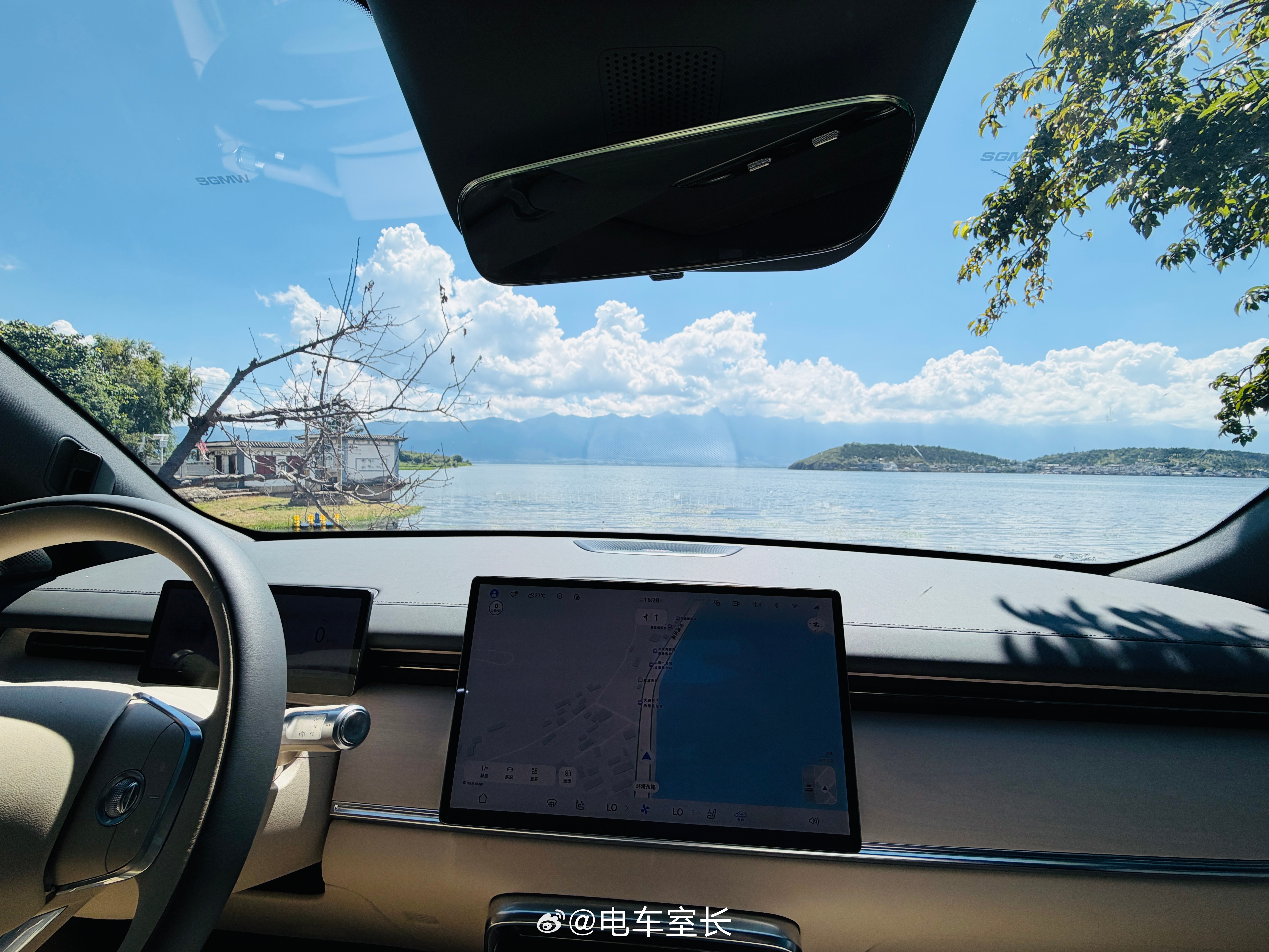 兄弟们你们那天气怎么样我在大理快晒成黑炭了