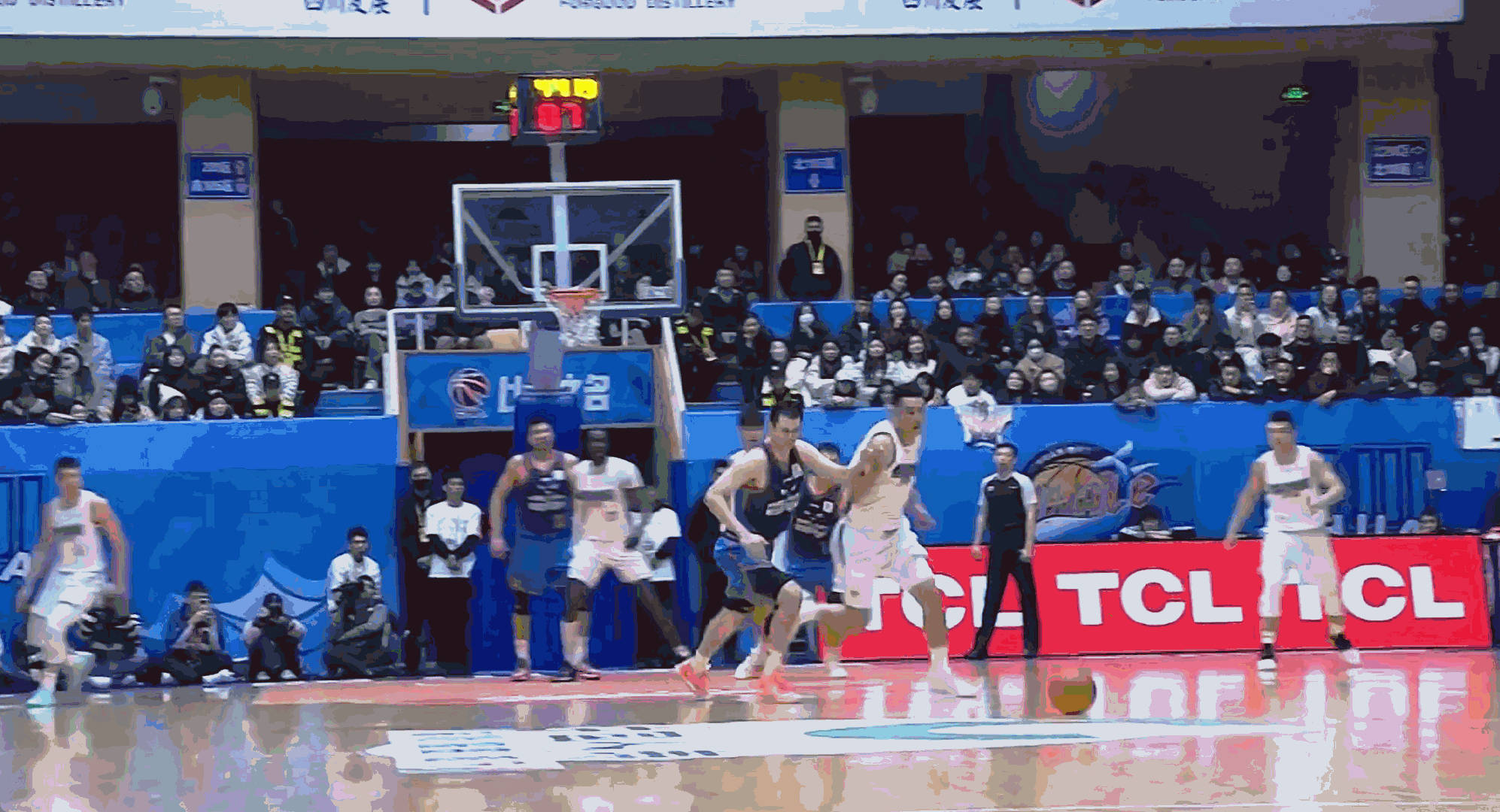 小将的油箱里还有油啊，这个暴扣感觉重回18了！ 