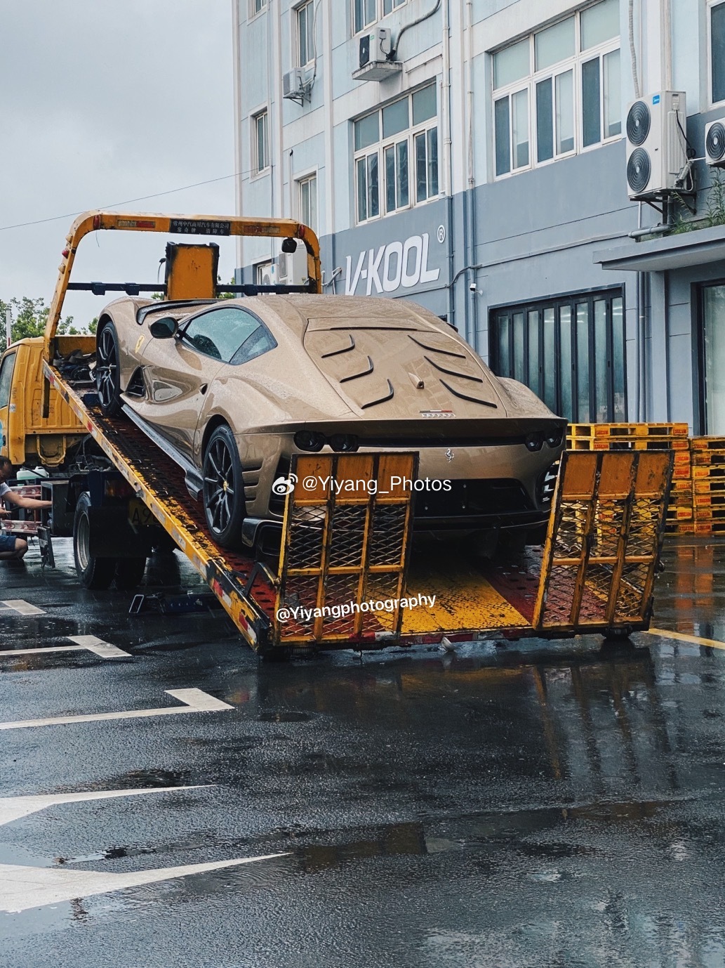 又到了最近遇到的一些车系列时间, 一台配色非常棒的812C  ​​​