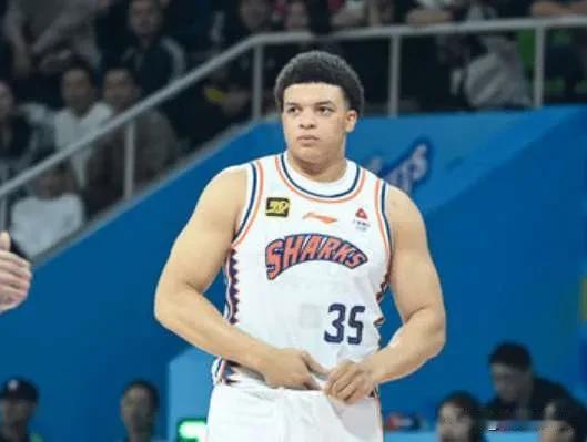 今晚进行的CBA常规赛第9轮比赛中，两位前NBA内线迎来CBA首秀，结果表现大不