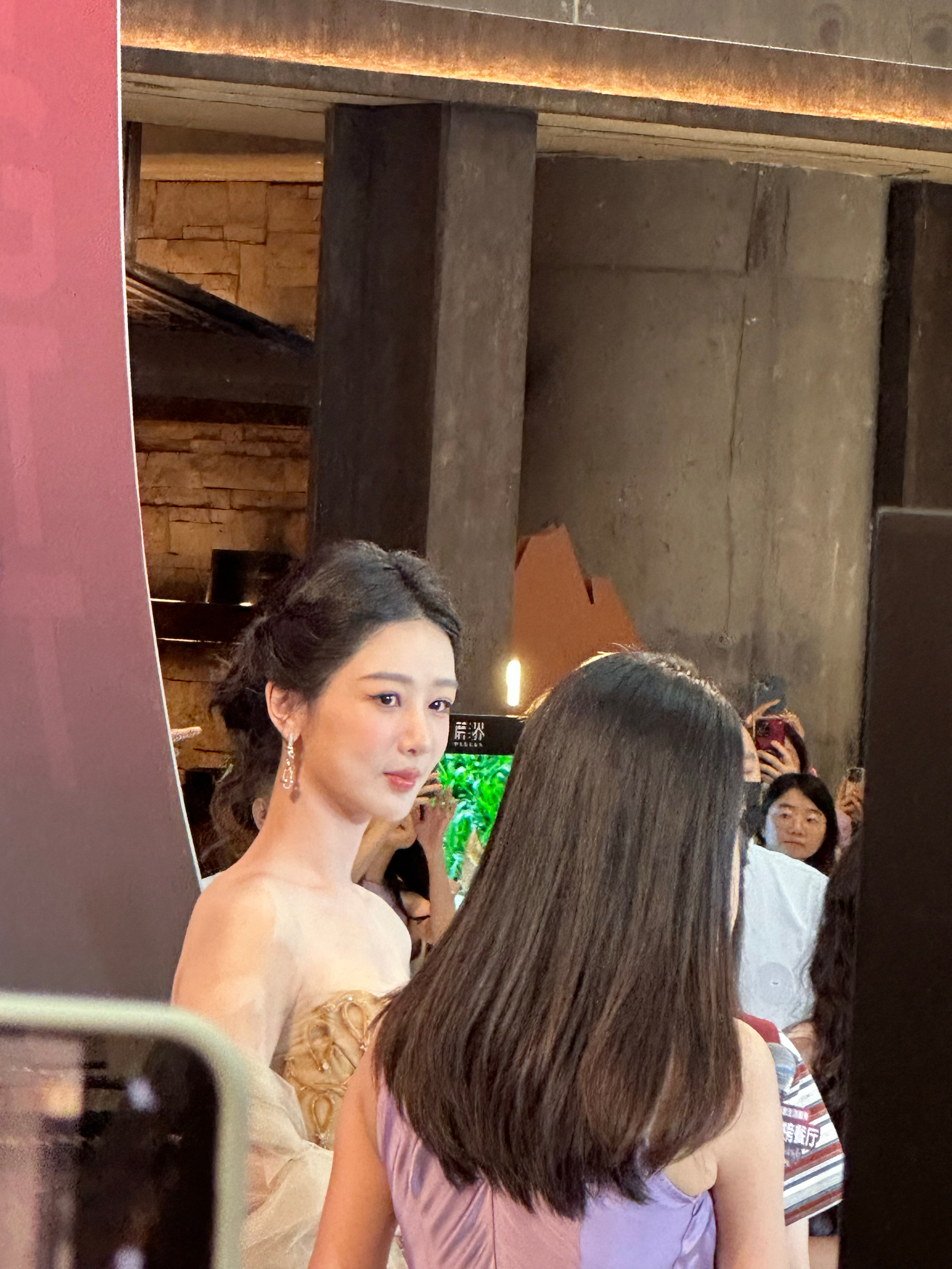 杨紫杨紫有种气血充足的美yz杨紫白玉兰视后 yz杨紫 等了好久好久终于线下见到本