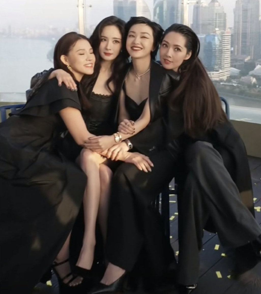 时代姐妹花再度强势回归上海，她们的故事即将续写新的篇章，让我们一同期待她们在这座