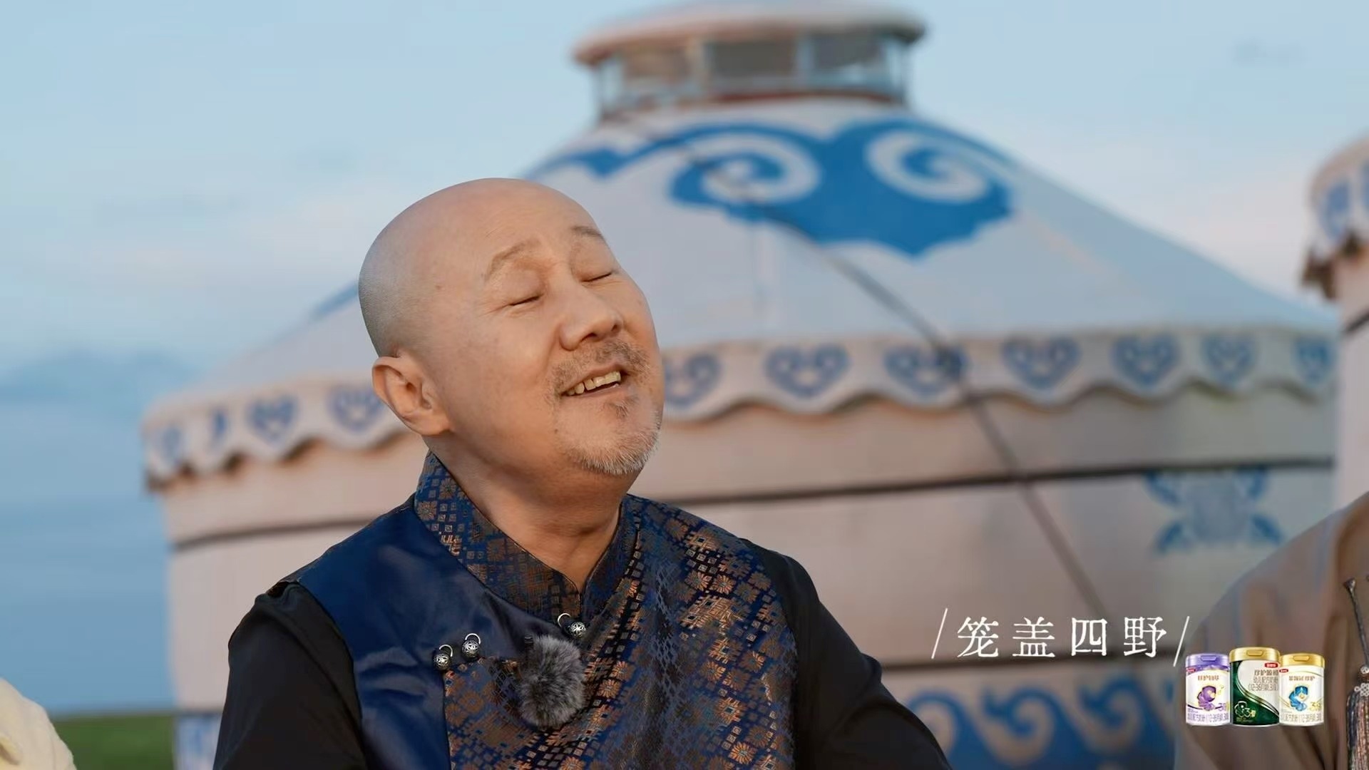 敕勒川藏着独一份的自然生机，当地老人熟悉每一季牧草生长，随口讲述草原故事尽显深厚