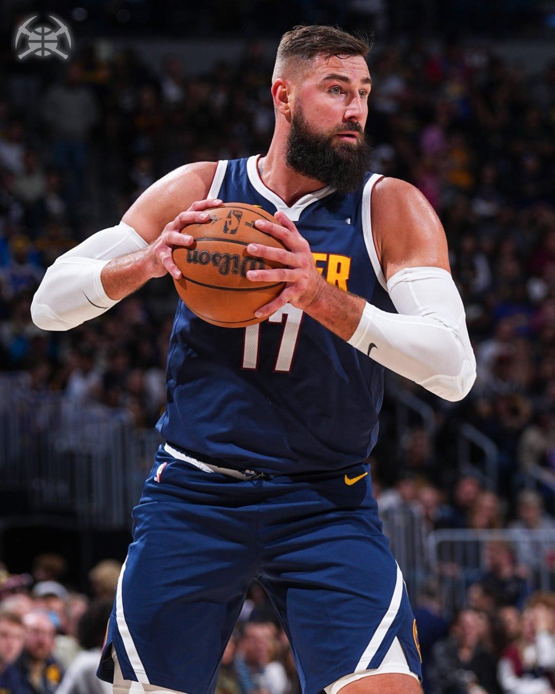 瓦兰丘纳斯小腿拉伤，四周后复查...铁人约基奇有了多年来最靠谱的替补中锋，谁想到