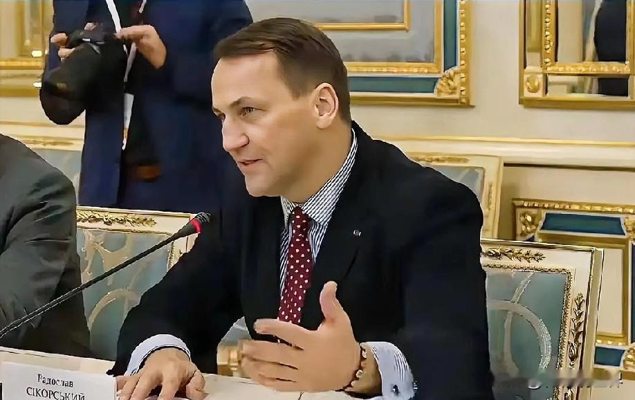 1月28日晚上的最新消息，速报，全都不容错过，第一条：波兰外长与马斯克就星链爆发