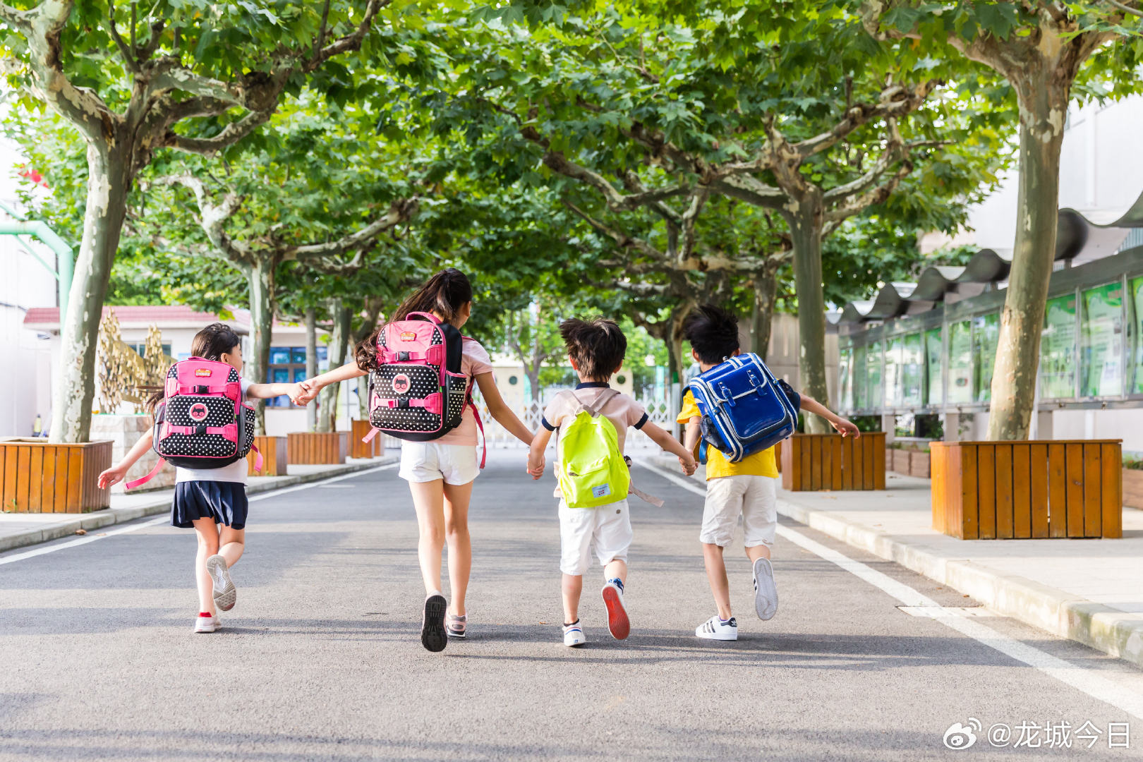 山西两地公布中小学暑假放假时间 假期即将到来，山西两市已公布暑假放假时间，一起来