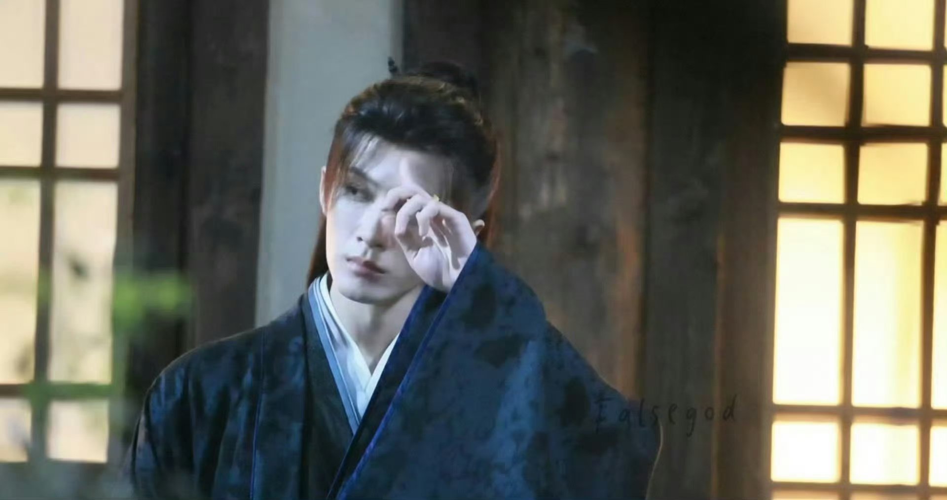 檀健次奇迹山山今天又有新衣服檀健次谢却山现场生图直出，这状态这脸太权威了，这可以