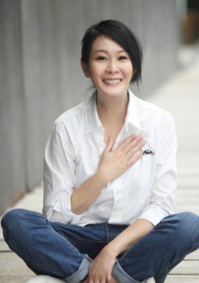 41岁的刘若英嫁给了身价过亿的钟小江，结婚当晚，刘若英提出了3个正常男人都不会接