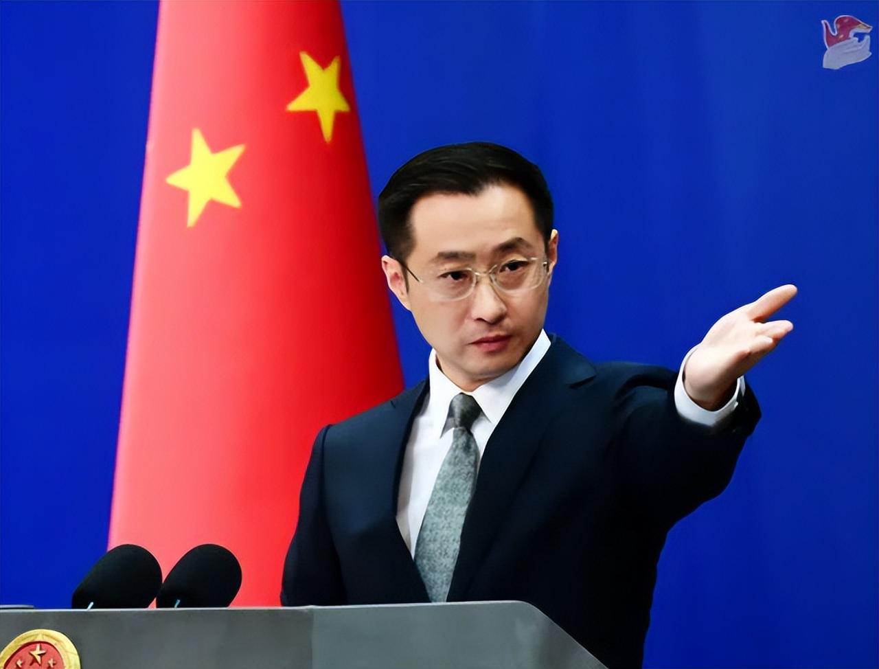 家人们，咱们花一分钟，把这两天国际上那点糟心事捋一捋，看看什么叫“趁火打劫反被打