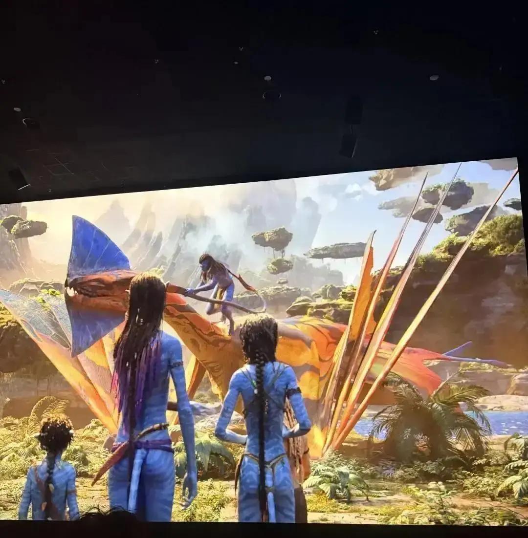 看120帧头晕？三分钟看懂原理
 
头一动画面像快放，不是错觉。每秒120张画面