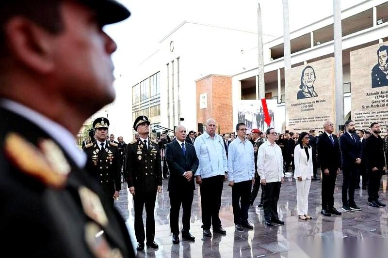 马杜罗的保镖升官了，直接当上了部长。
怪就怪在，这是一场拿命换来的升迁，可死的偏