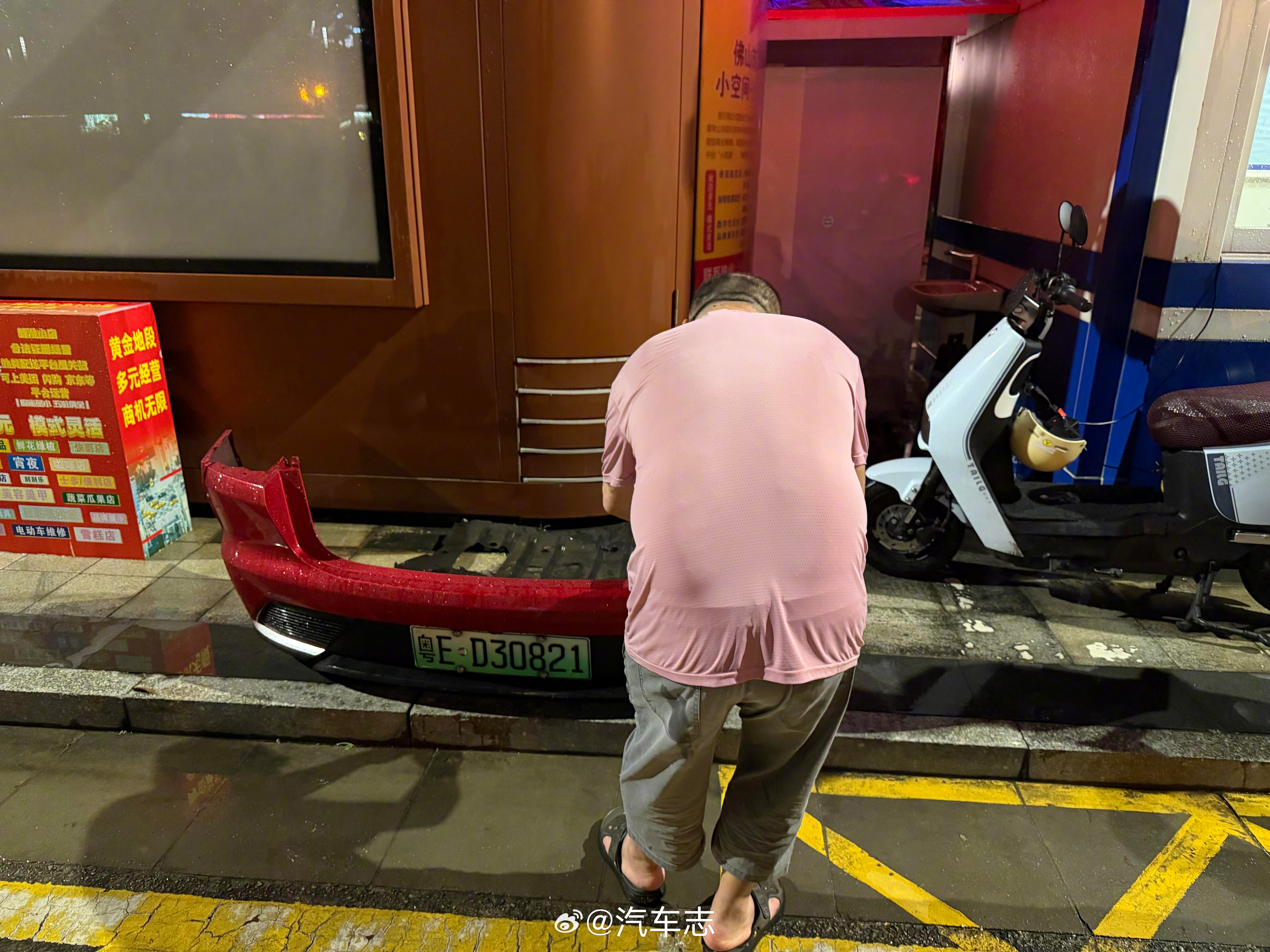 车主找回后杠了感受一下广州超级大暴雨