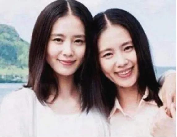刘诗诗和替身的合影照，你觉得左边是替身还是右边是替身？小编看了无数遍也分不清楚那