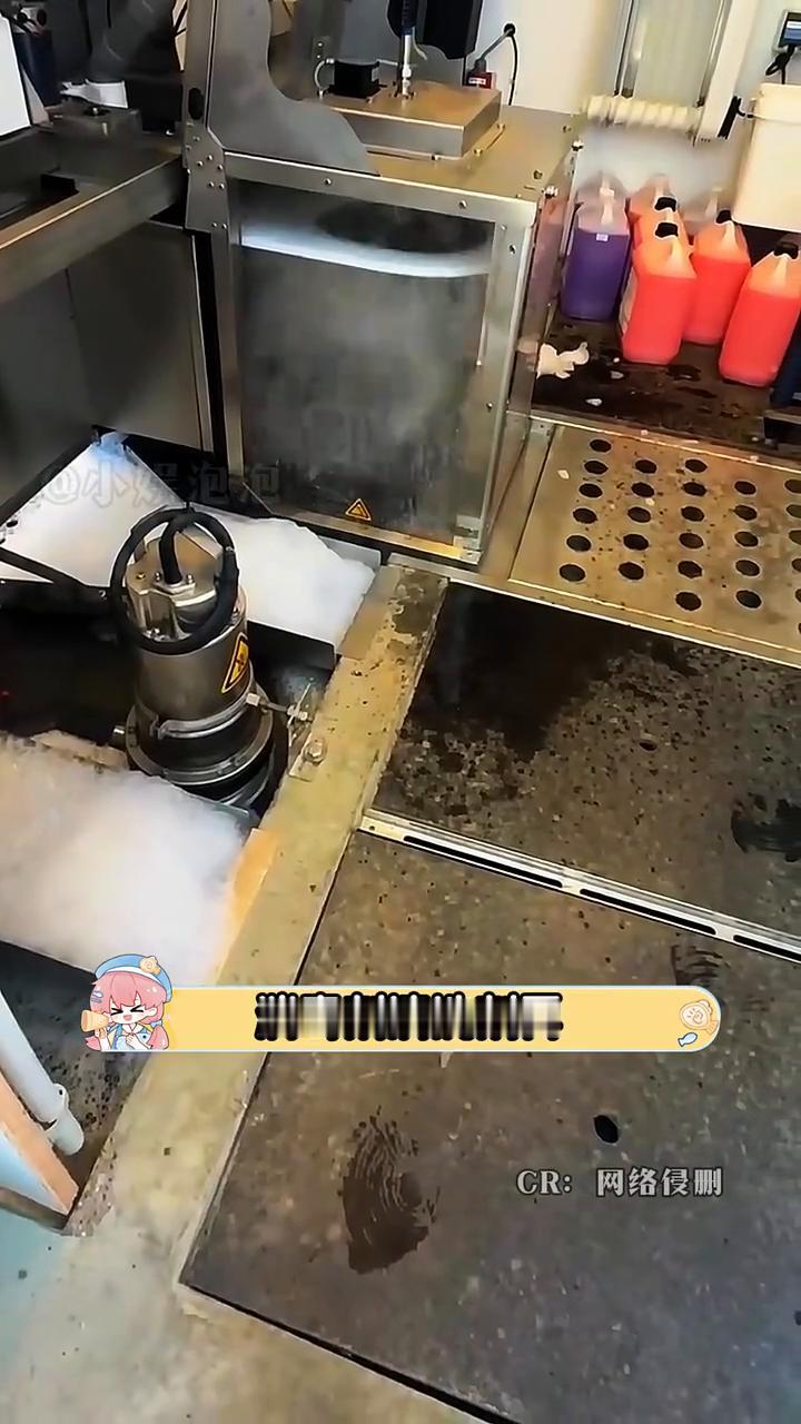 双马桶轮换公厕，这种厕所还配收我费？
小娱泡泡。
只有这种厕所才配收我费好吗？荷