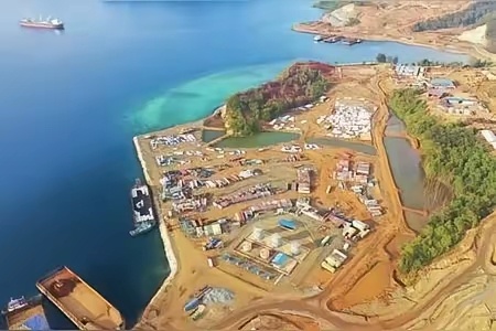 如果美国企业在印尼投下巨资开采镍矿，且双方早已合签订合同多年了，开采多年了，印尼