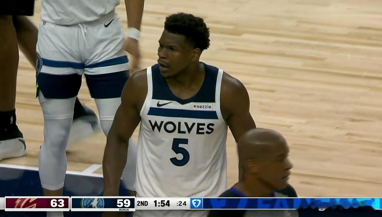 恭喜森林狼球星爱德华兹喜迎生涯里程碑时刻！今天森林狼在主场以131：122力克骑