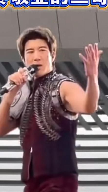 王力宏巡演摔倒这事，问题真的很大。聪明的人都看出来了，不是王力宏不小心，而是他的