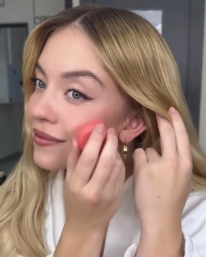悉尼妹 Sydney Sweeney × Armani Beauty 美妆