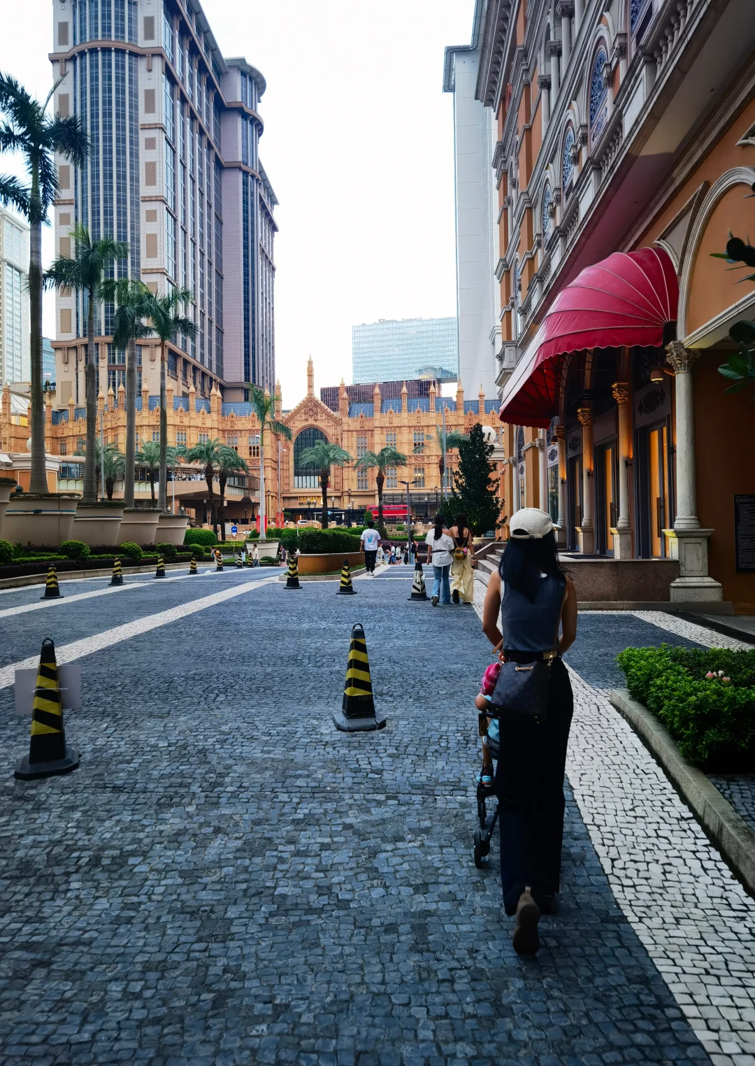 City walk🇲🇴