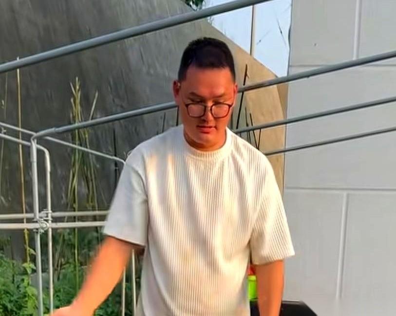 “那我前妻应该去找她的前夫！”
听到这句话的时候，我真替那个陪他白手起家的女人倒