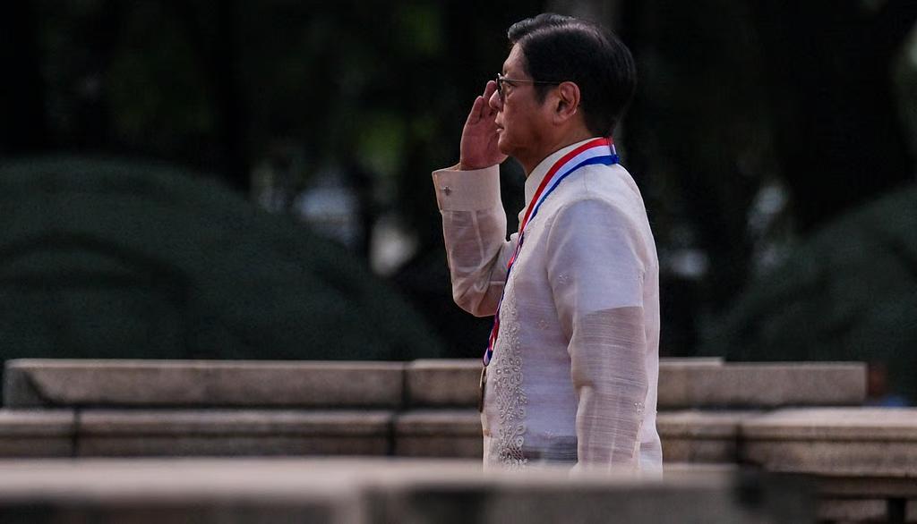 看着马杜罗被抓走，不安的小马科斯明白，只有军方足够忠诚，他才能睡个安稳觉
马杜罗