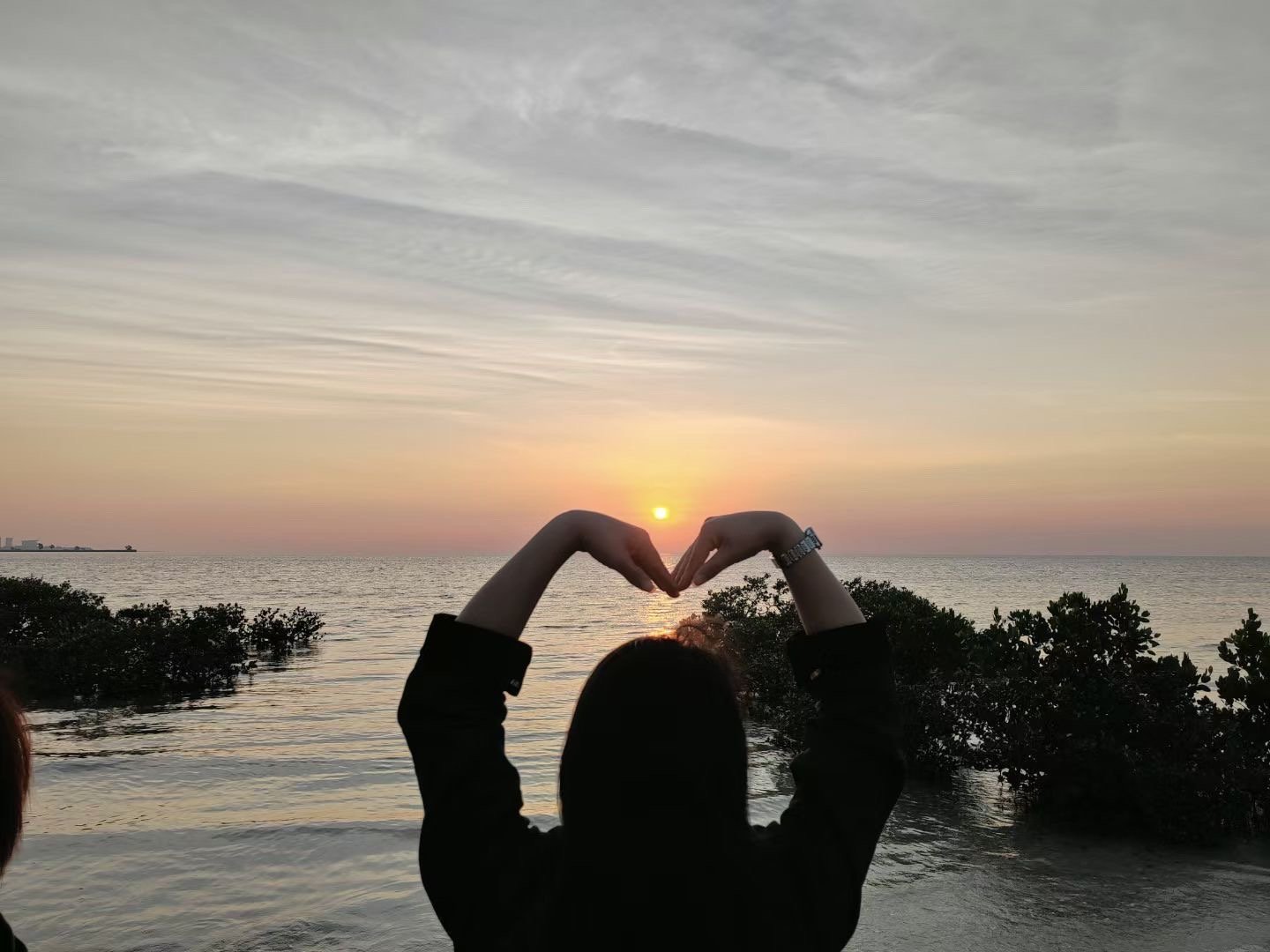 ♡⃝ **Hello** ◡̈ 🏖Morning我们常以为是生活欠我们一个“满
