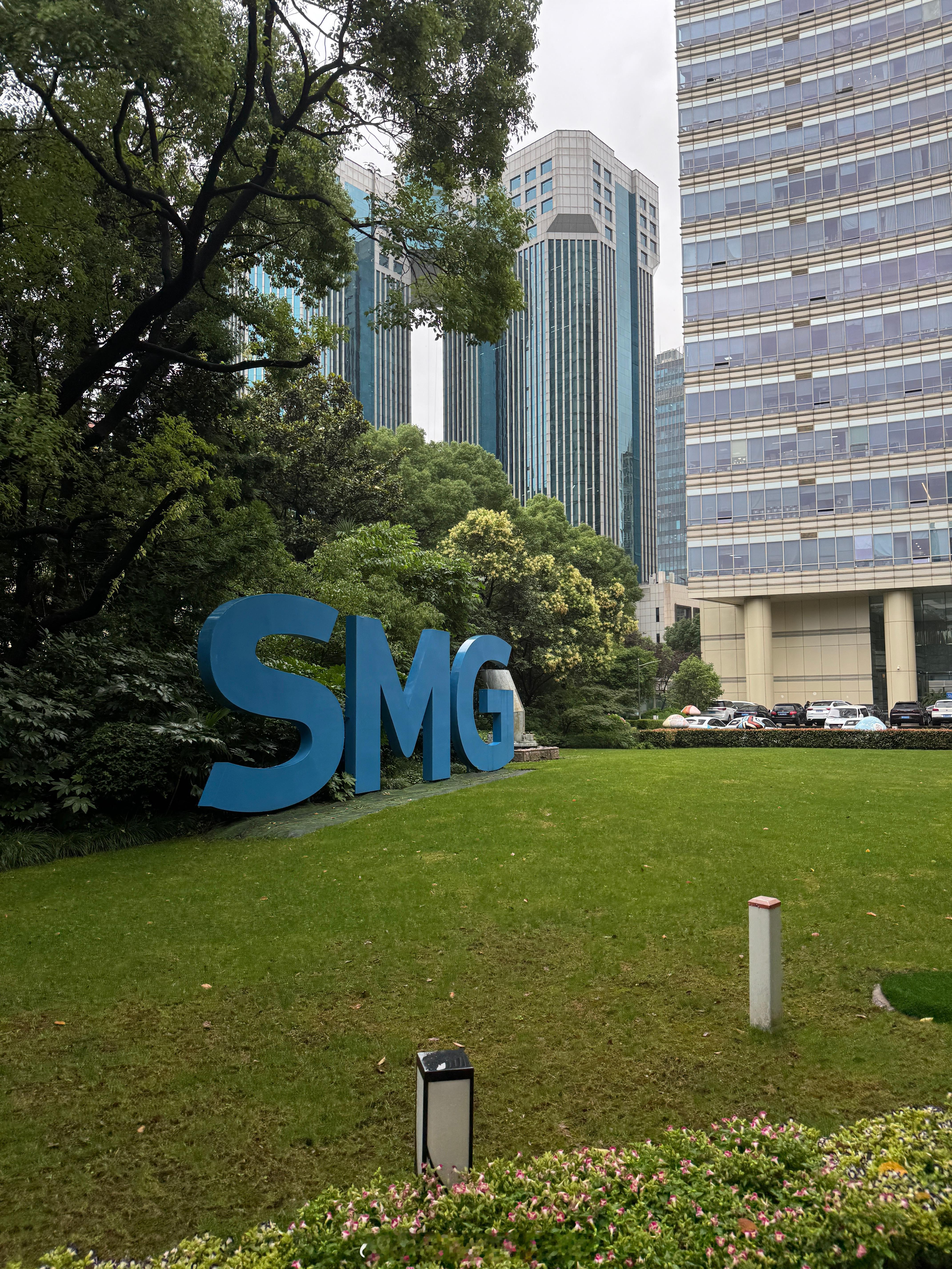 上一次来还是上一次[并不简单][并不简单]今天主要目的是蹭SMG食堂的饭！[嘘]