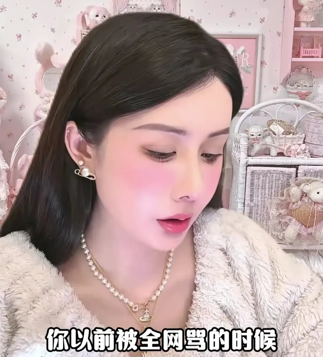 跟着韦雪，提高情商篇她的回答堪称教科级:挺着过来的，没有别的办法。没有时间内耗，