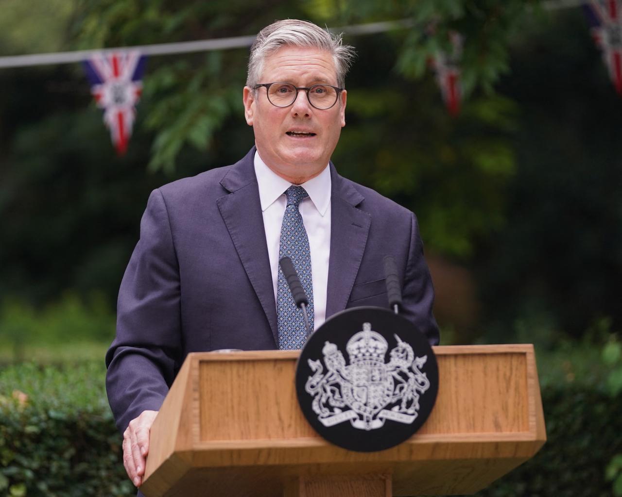就在今天，英国首相斯塔默抛出了一句话，让全世界都屏住了呼吸。俄乌冲突已经持续三年