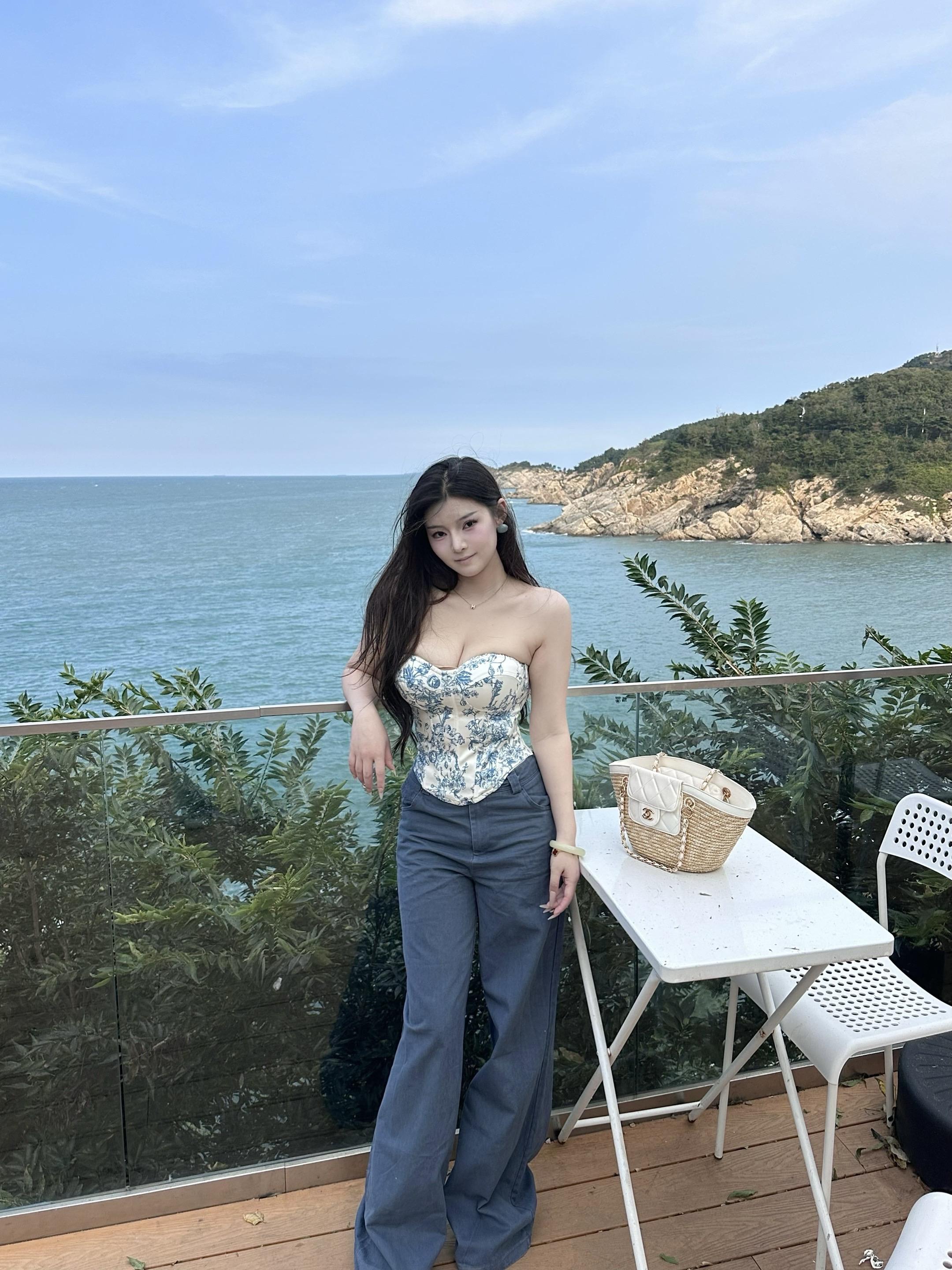 你想去看看大海吗 牵着我的手走吧